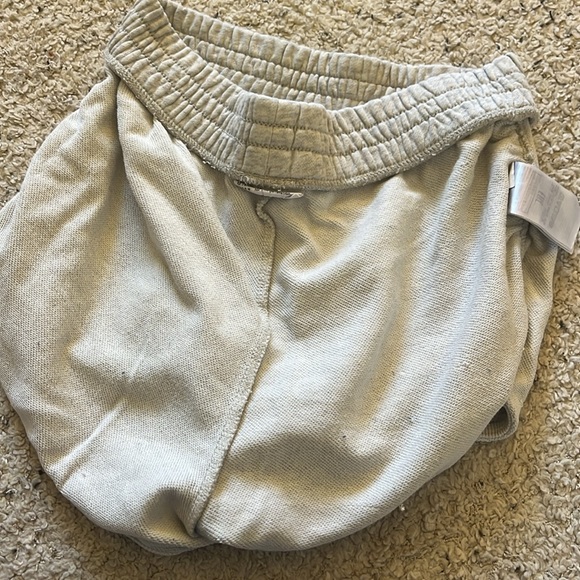 High wasted ( foldable) grey/ white sweat shorts. - Picture 3 of 3